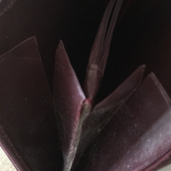 Vintage Burgundy Leather Zippered Wallet - Picture 10 of 12